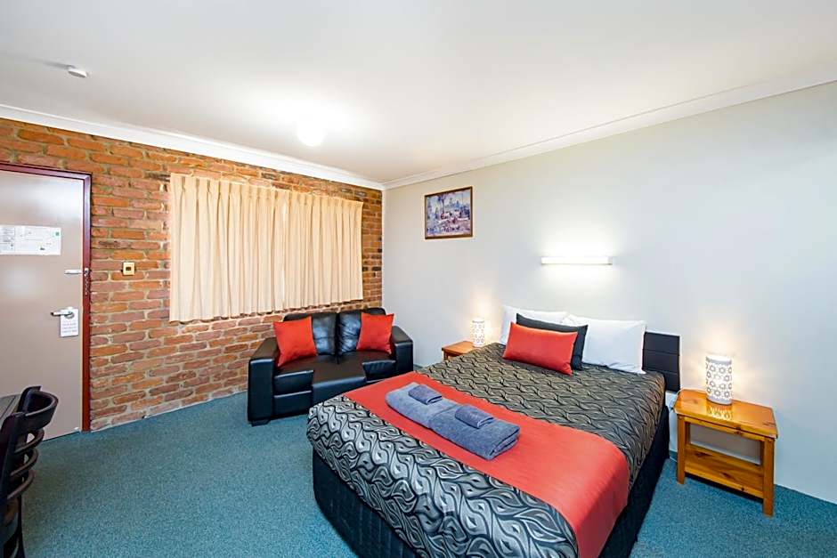 Wondai Colonial Motel & Ivory's Restaurant