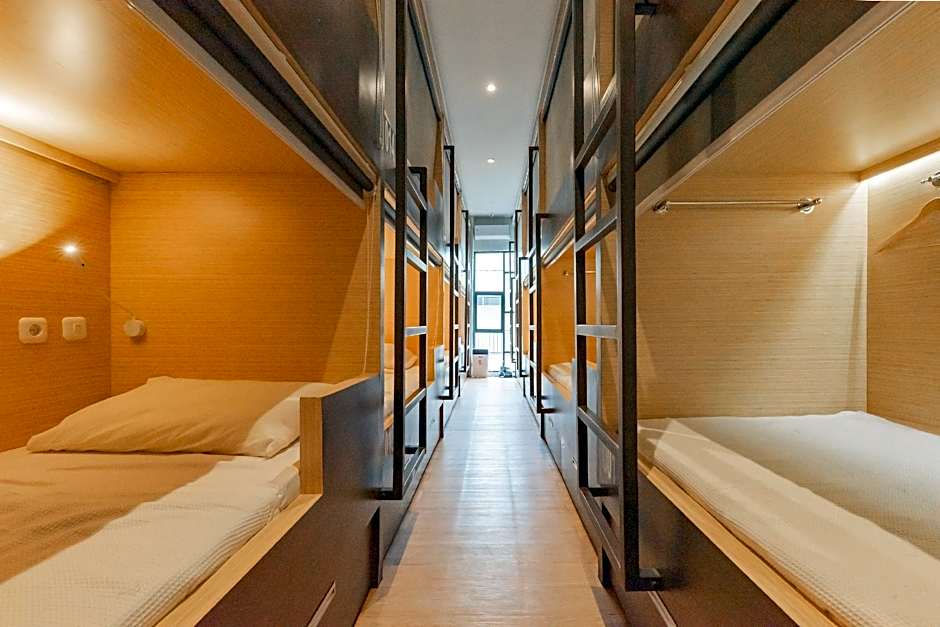 Capsule Inn Antasari Mitra RedDoorz