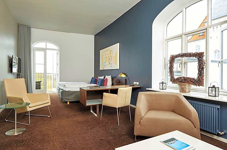 Photo 1 of 7 of Junior Suite