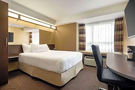 Economy Queen Room - Non-Smoking