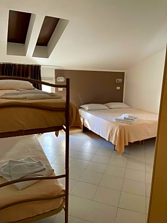 Economy Quadruple Room