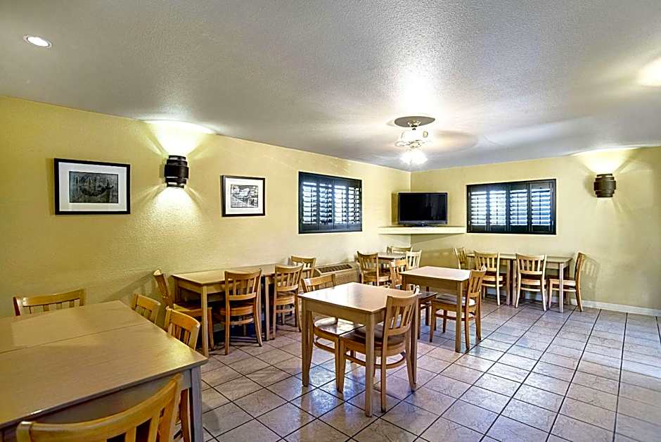 Quality Inn & Suites Phoenix NW - Sun City