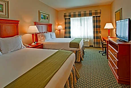 Standard Queen Room with Two Queen Beds and Mobility Accessible Tub
