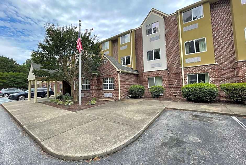 Microtel Inn & Suites by Wyndham Newport News Airport