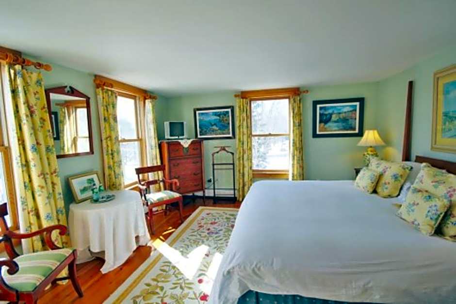 Highland Lake Inn