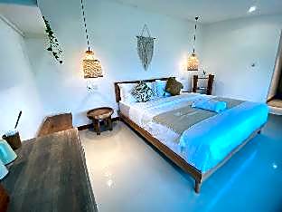 White Penny Hostel