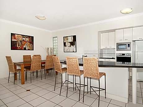 Two-Bedroom Apartment Mariner with Ocean View