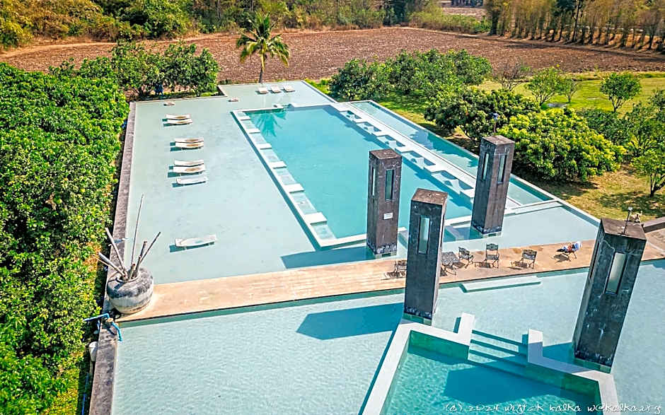 Avartarn Miracles Hotel