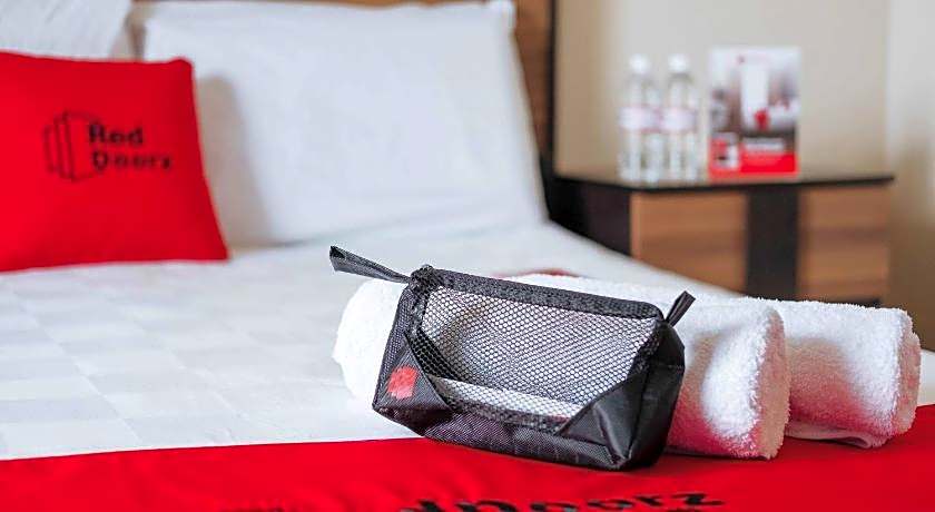 RedDoorz @ Poblacion Sur Sigma