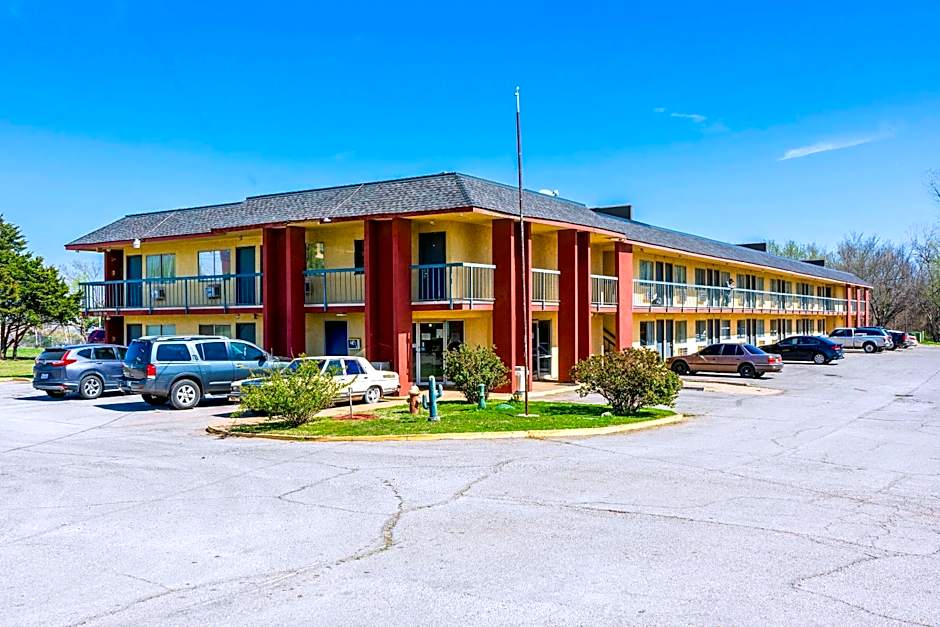 Castle Inn & Suites By OYO Chickasha