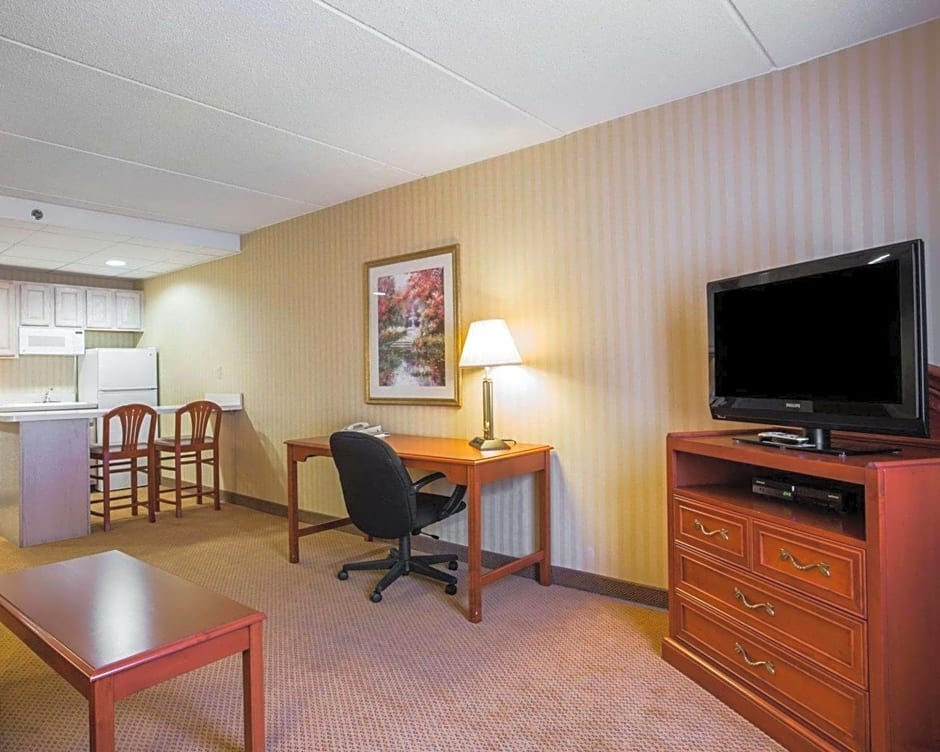 Comfort Inn & Suites Hawthorne