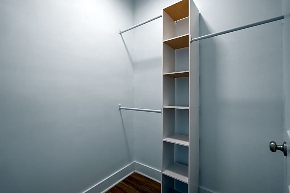 Grandma's Farm on 6 acres with Lighted Barn and River Access