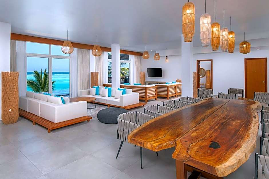 Le Mersenne Zanzibar, Autograph Collection