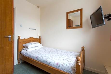 Basic Single Room with Shared Bathroom