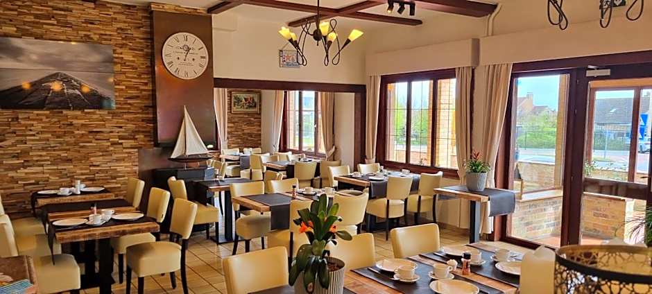 Hotel Westendia and Free Parking Top Breakfast