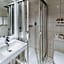 Swiss-Chalet Merlischachen - Romantik Schloss-Hotel am See