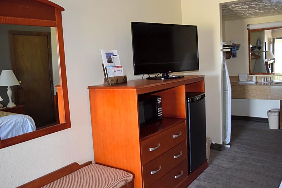 Travelodge Inn & Suites by Wyndham Norman