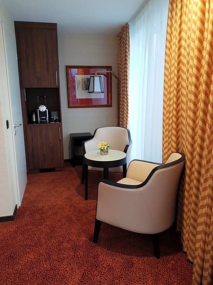 Nash Suites Airport Hotel