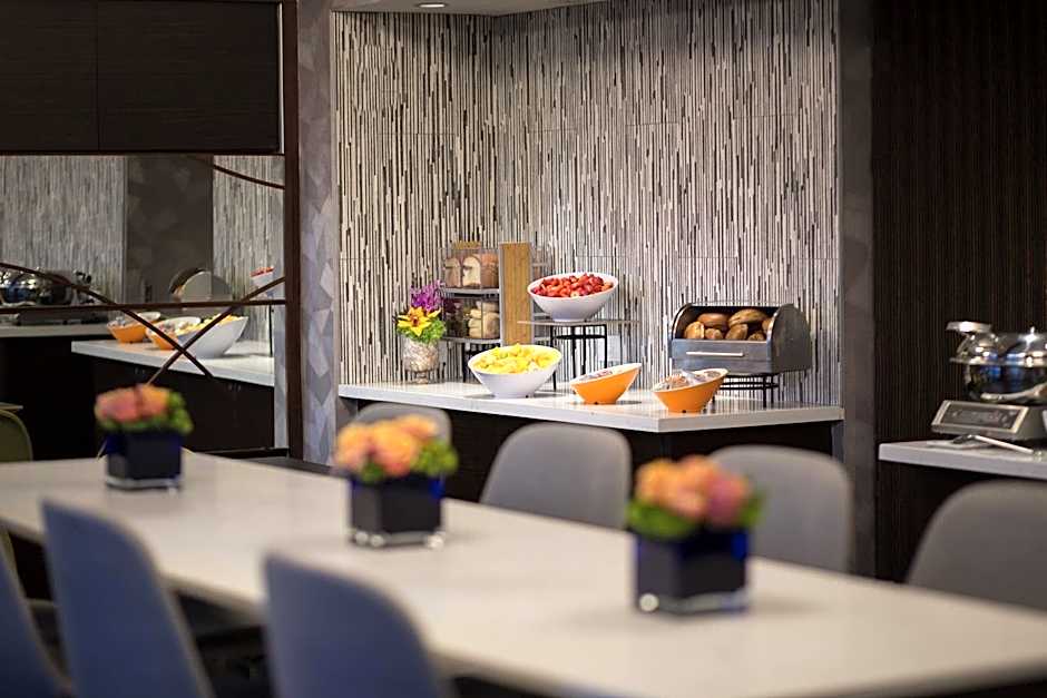 Renaissance by Marriott Las Vegas Hotel