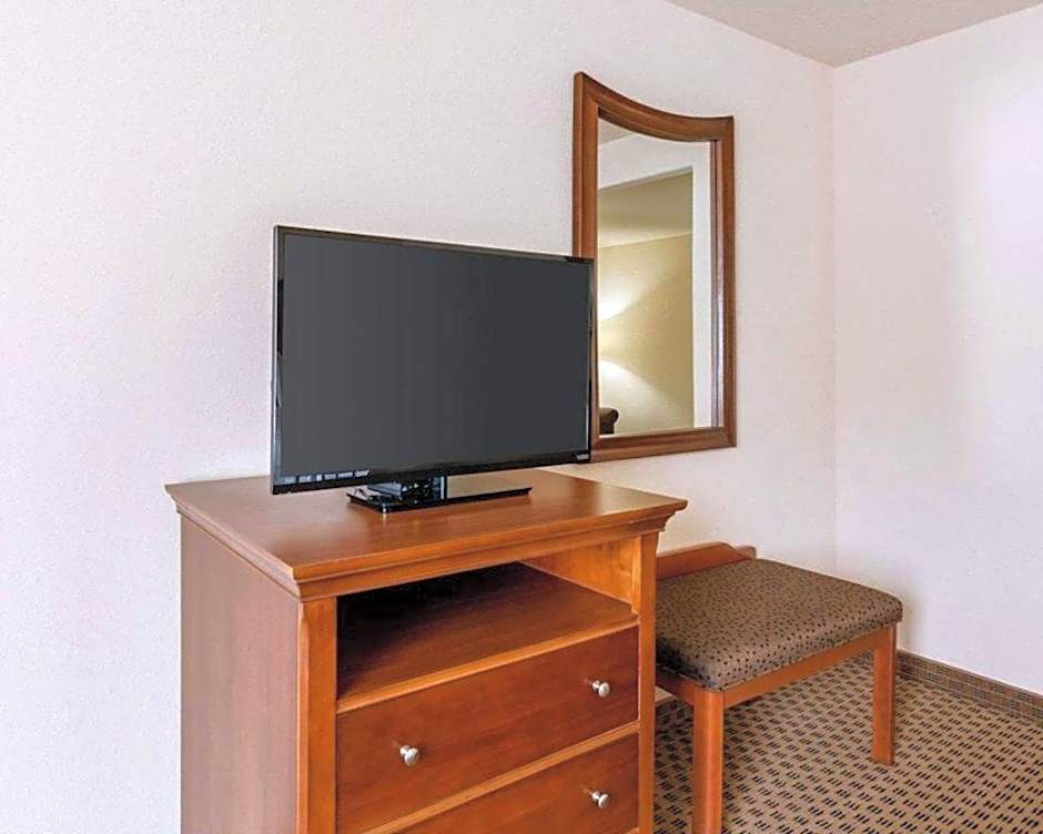 Quality Suites Huntsville Near University