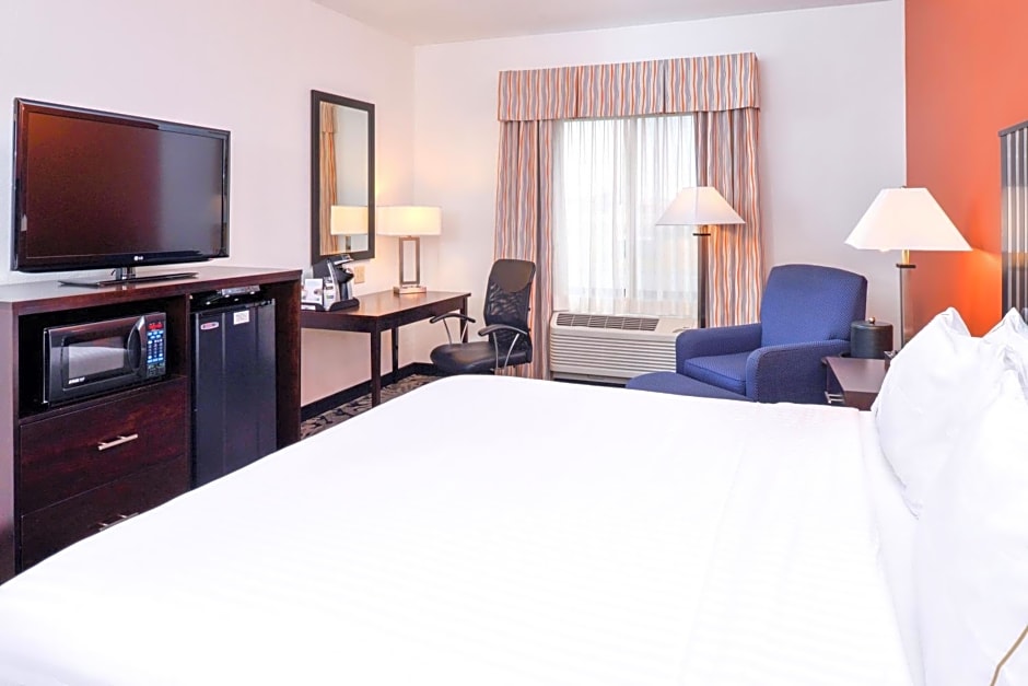 Holiday Inn Express & Suites Greenfield, an IHG Hotel