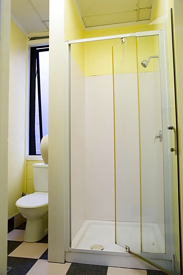 Silverfern Backpackers