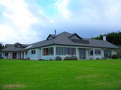 Waiwurrie Coastal Farm Lodge