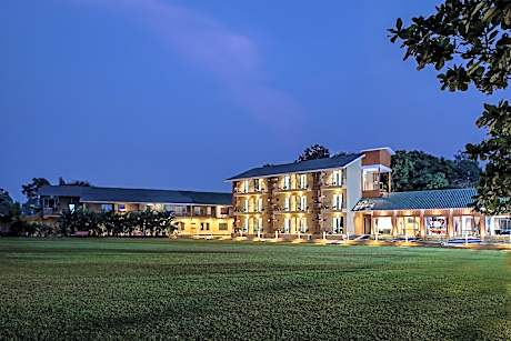 Paramount Riverfront Resort and Spa