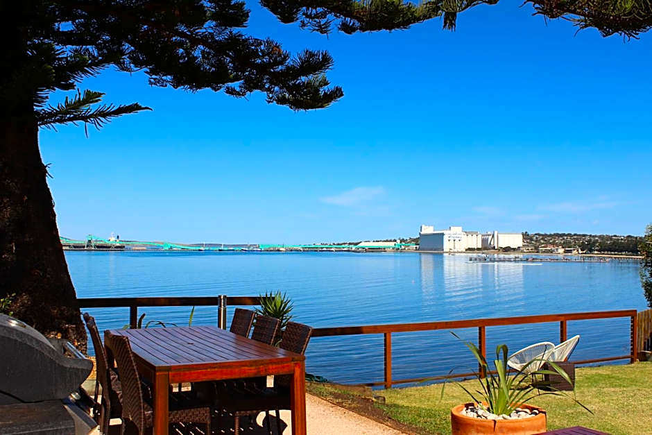 Bay 10 - Suites and Apartments