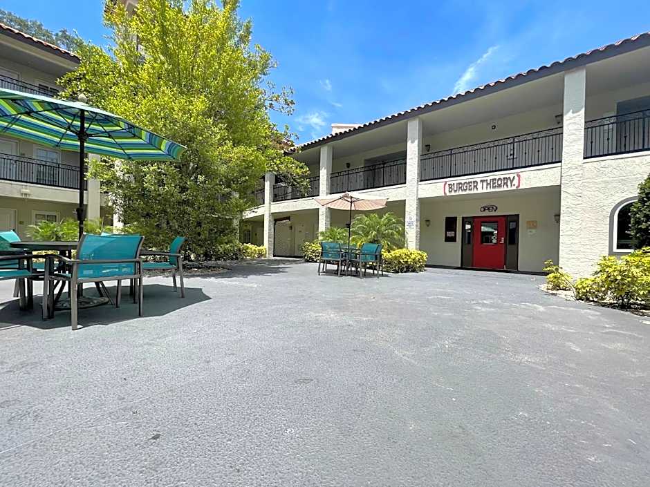 Red Roof PLUS+ & Suites Tampa