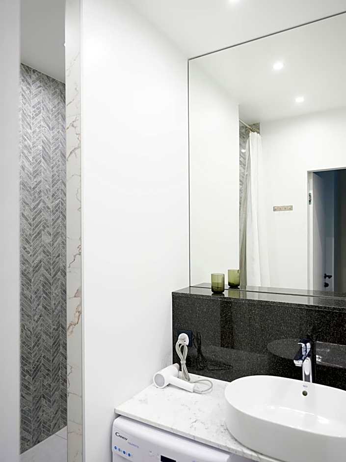 MIRO Rooms Skolas - quiet chic, free parking, self check-in