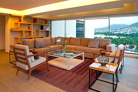 M Club lounge access, Presidential Suite, 1 King, High floor