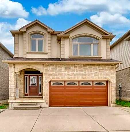 Huge Family home sleeps 10 with 3 parking spots