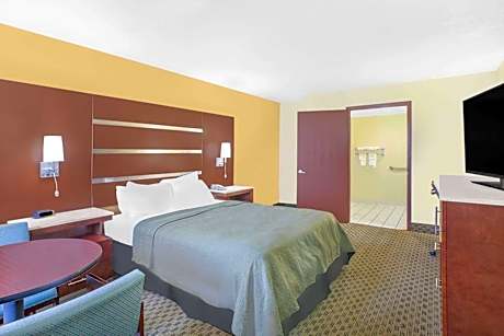 Queen Room - Disability Access - Non-Smoking