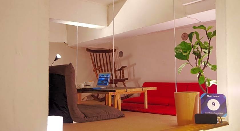 plumhostel