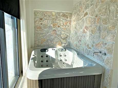 Deluxe Suite with Spa Bath