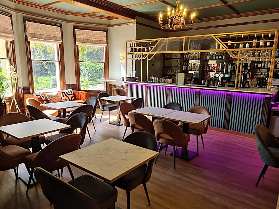 Woodland Manor Hotel