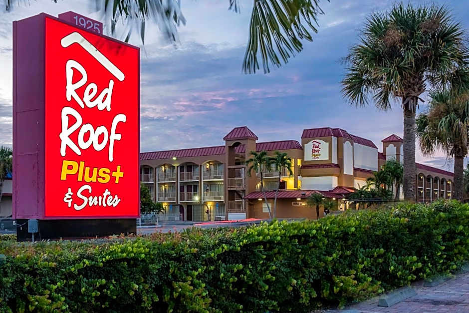 Red Roof PLUS+ & Suites Naples Downtown-5th Ave S