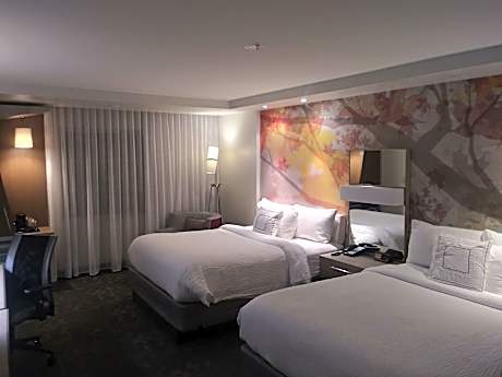 Room, 2 Queen Beds (Mobility Accessible, Tub)