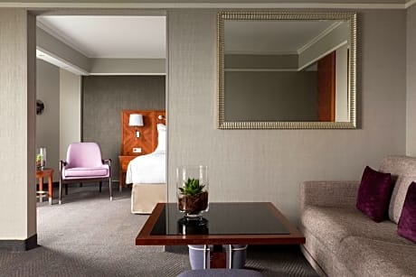 Junior King Suite with Executive Lounge access
