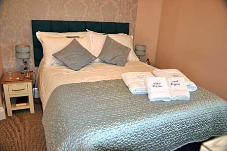 Double room En-suite with shower