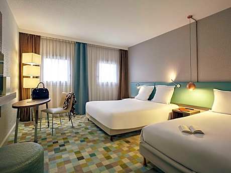 Family Room with 1 double bed and 1 single bed