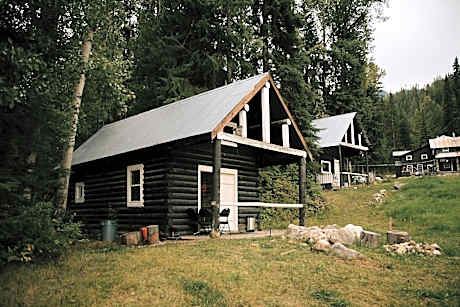 Rustic Woodland Cabin at Beaverfoot