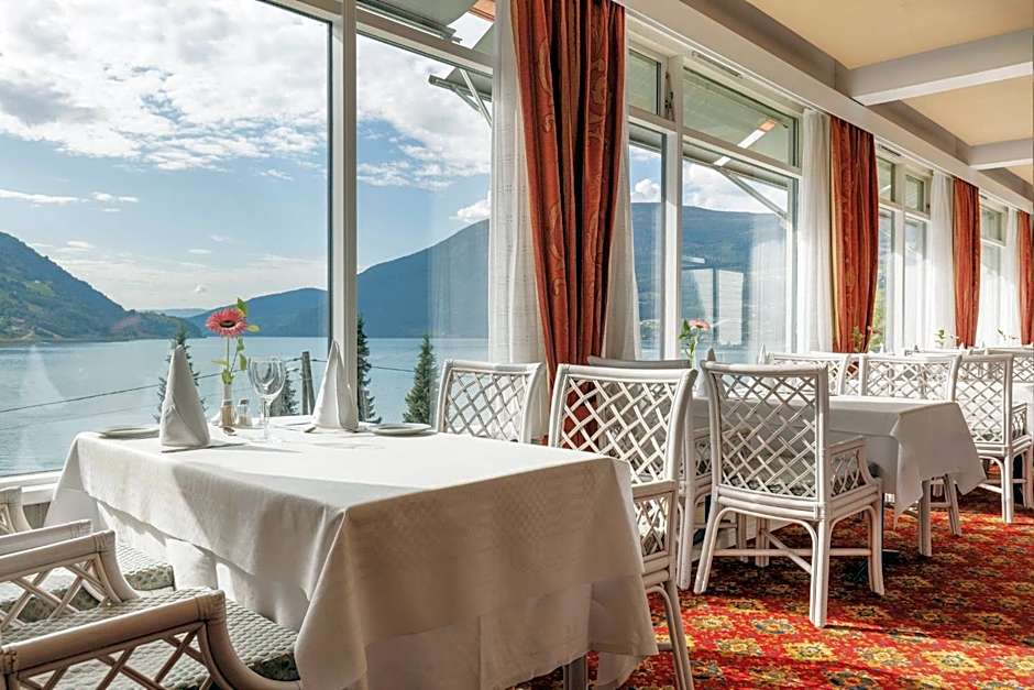 Olden Fjordhotel