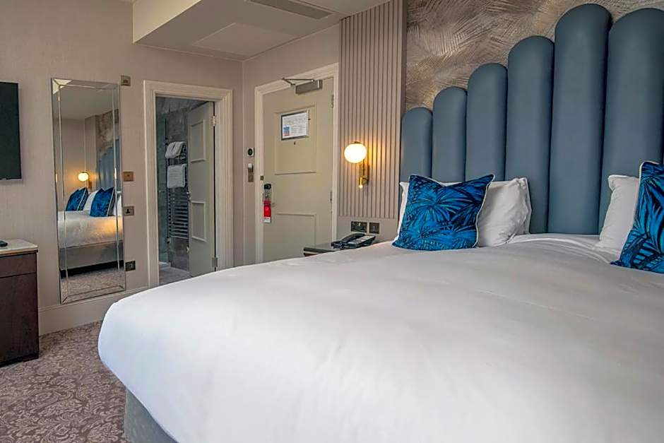 Photo 1 of 7 of Premium King Room with Sea View