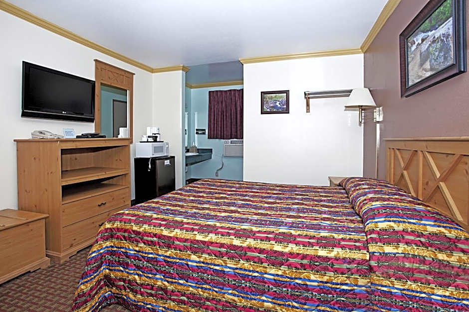 Photo 1 of 15 of 1 Queen Bed