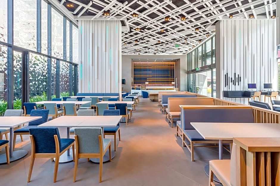 Holiday Inn Express Bangkok Soi Soonvijai By IHG