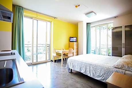 Studio (2 Adults)