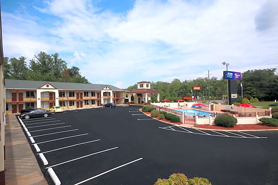 Americas Best Value Inn Pilot Mountain