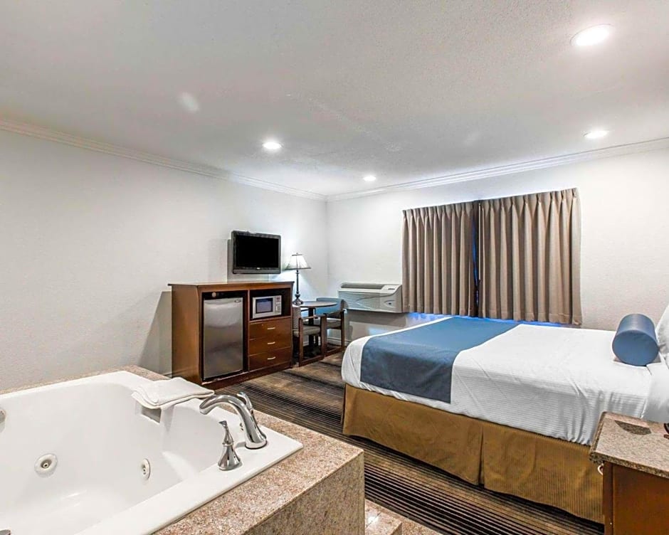 Rodeway Inn & Suites Pacific Coast Highway